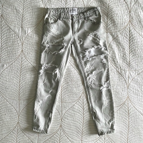 2/$50🍑 ONE TEASPOON Grey Wash Trashed Freebirds - Picture 2 of 9